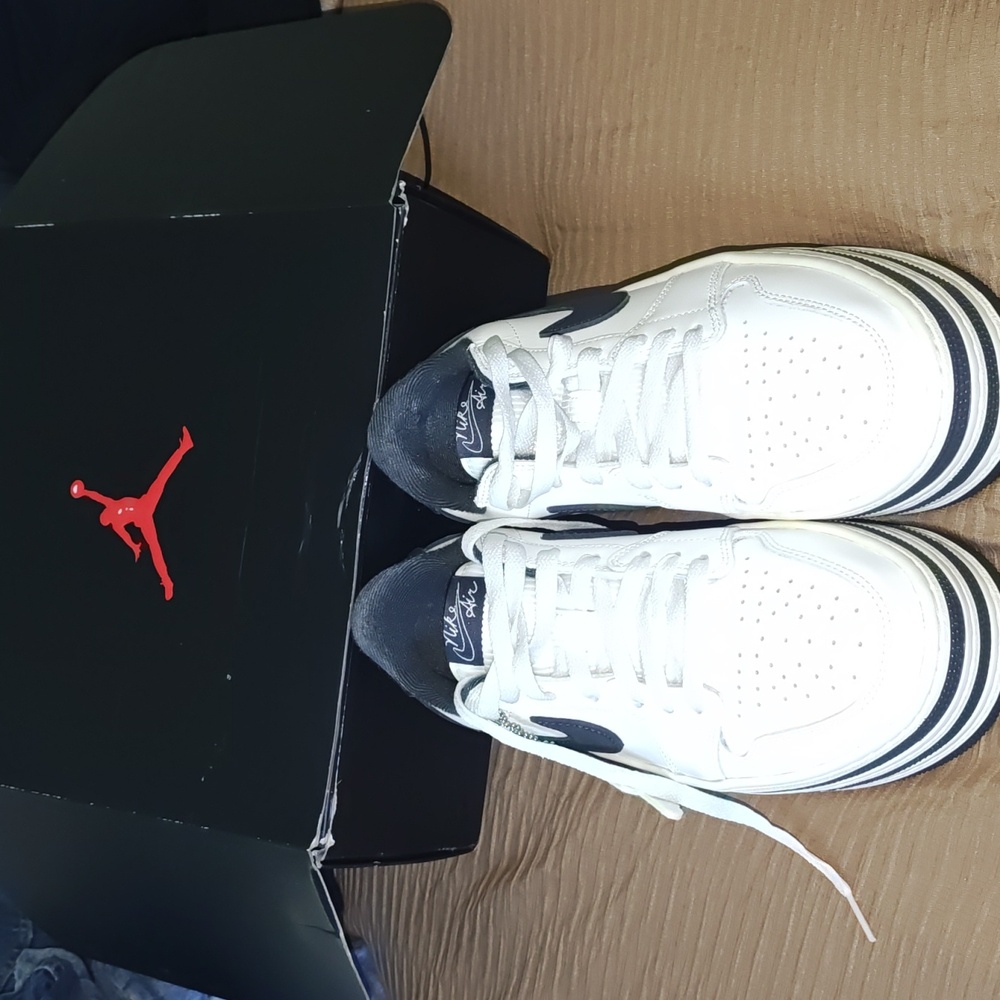 Air Jordan 1 Triple Stack - Picture 5 of 10